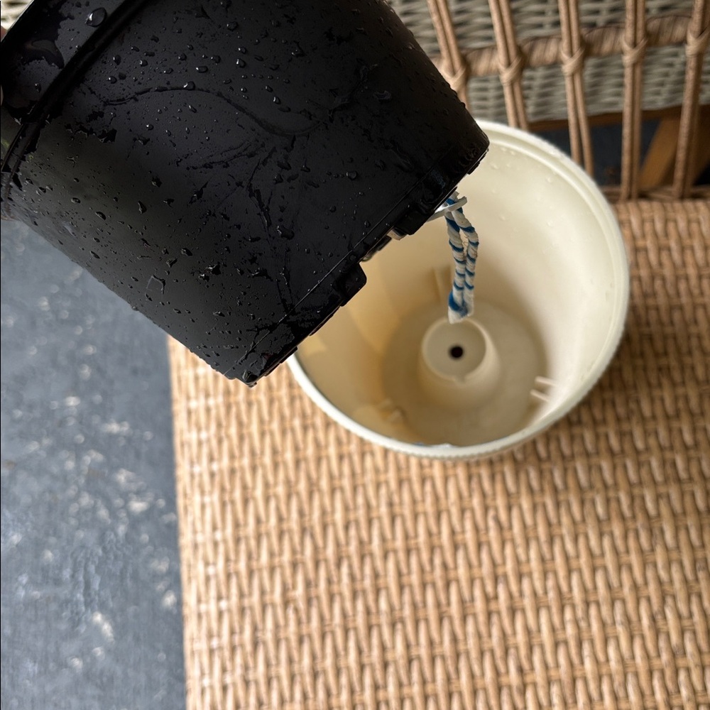 Self watering planter (Plastic) - Picture 3 of 3